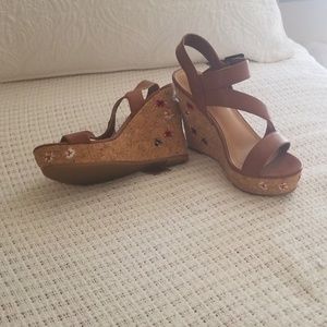 Embroidered wedge platform sandles
